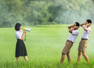 Dlaczego auto głośno chodzi?